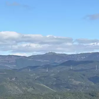 山頂広場からの景色
脊振山レーダードームがクッキリ！