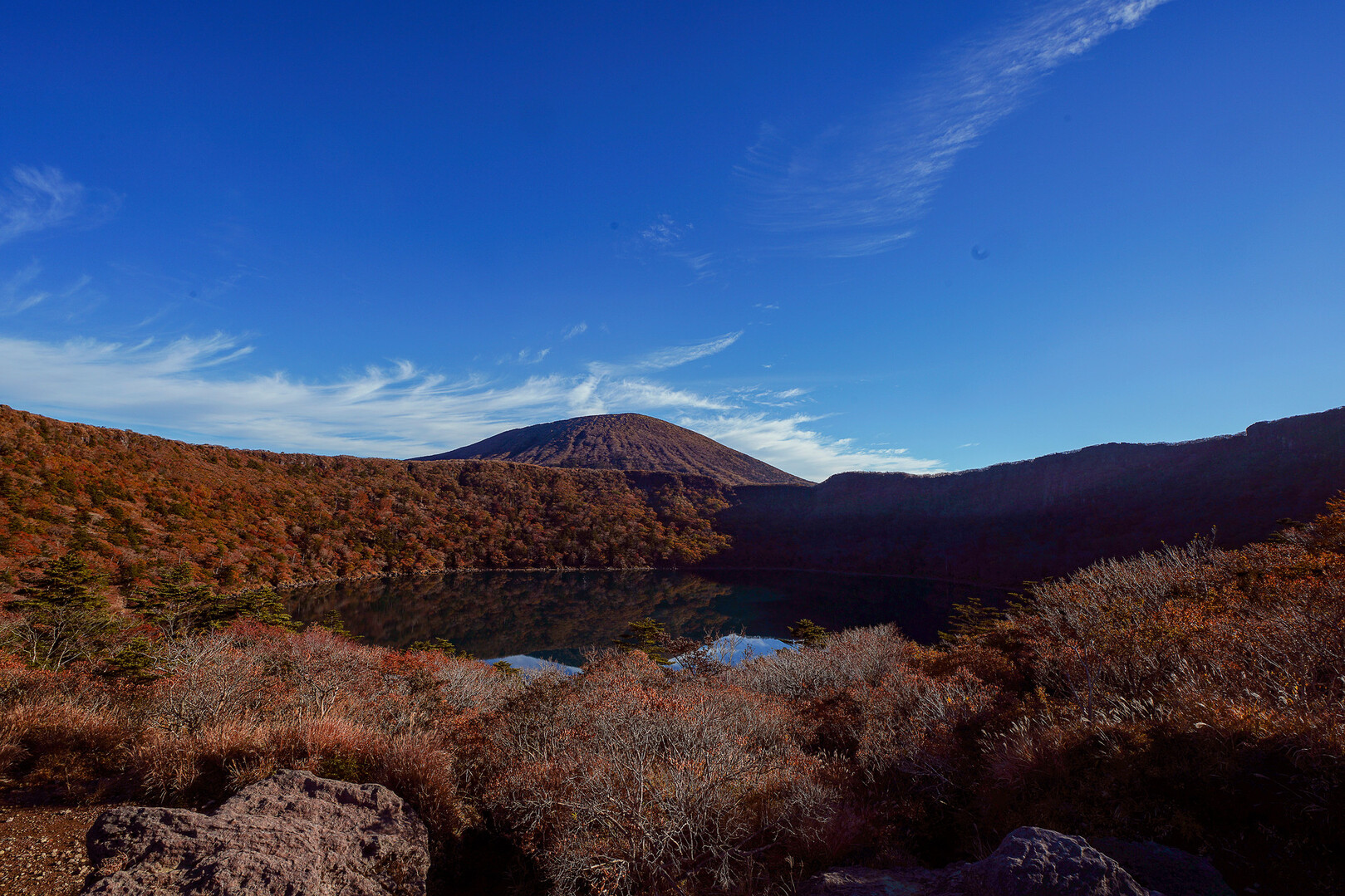 紅葉の大浪池と韓国岳登山 ハイさんの霧島山 韓国岳 高千穂峰 夷守岳 烏帽子岳の活動データ Yamap ヤマップ