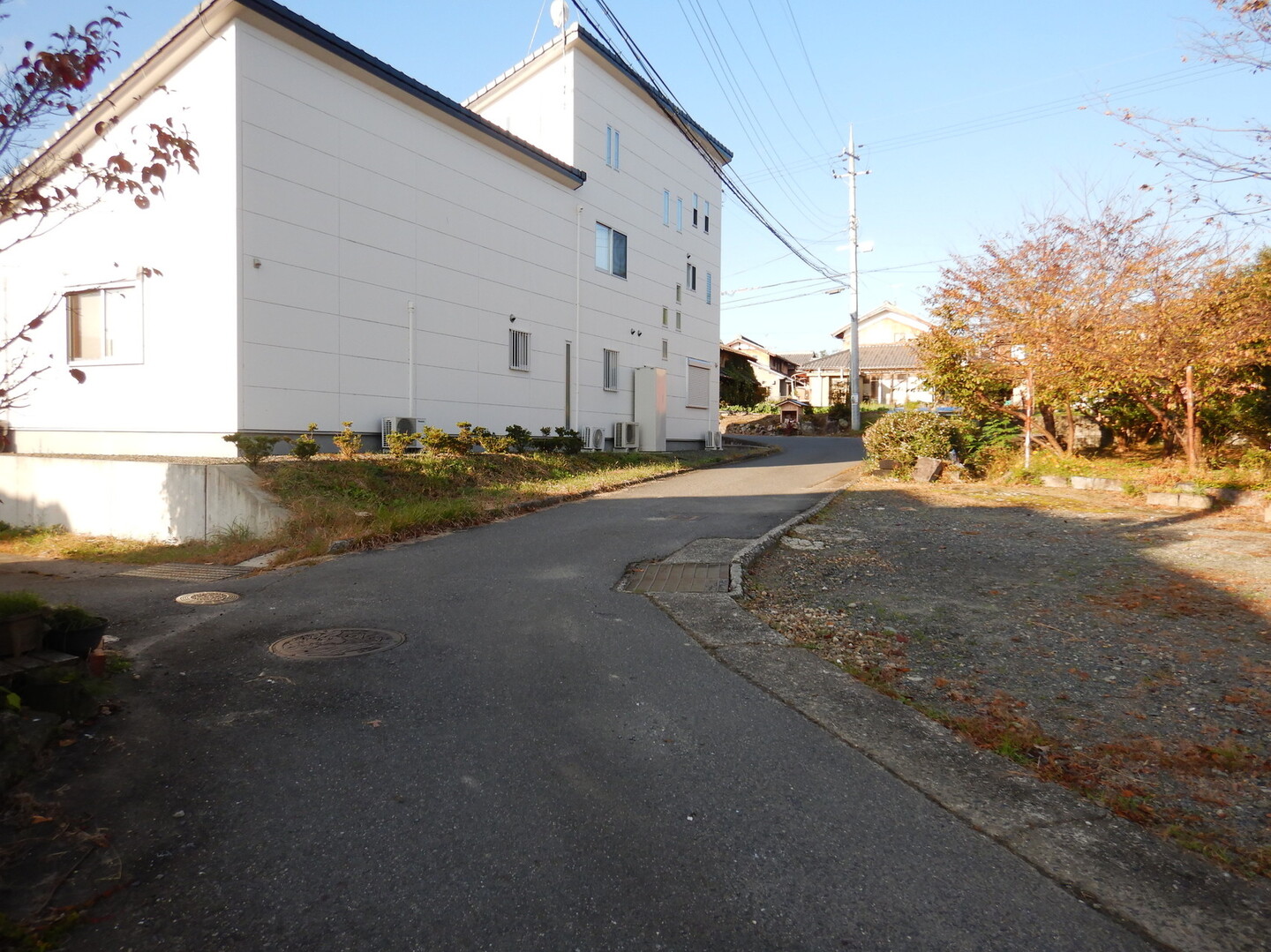 JR和邇駅～権現山～蓬莱山～比良岳～烏谷山～南比良峠～金糞峠～イン谷口 / 比良山地・武奈ヶ岳・釈迦岳の写真21枚目 / ここは左にいきます