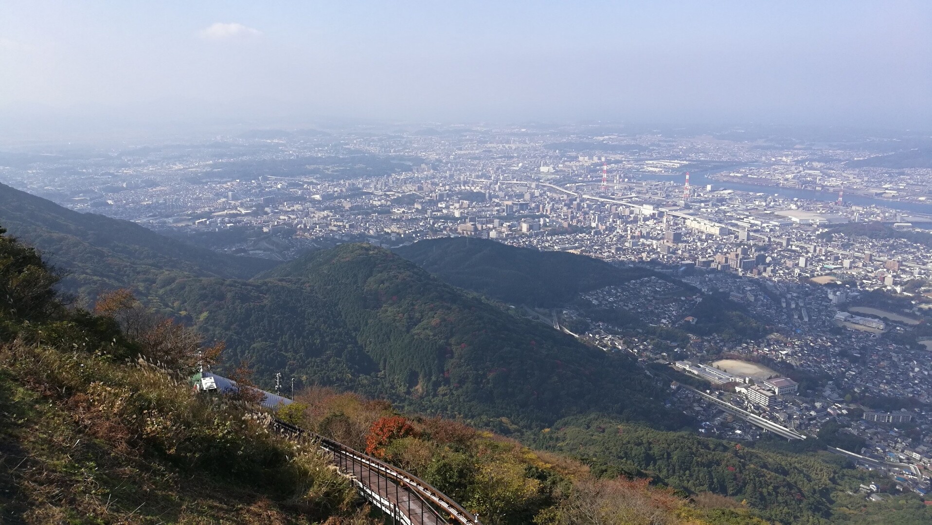 皿倉山の紅葉 皿倉山 花尾山 帆柱山の写真4枚目 黒崎方面 Yamap ヤマップ
