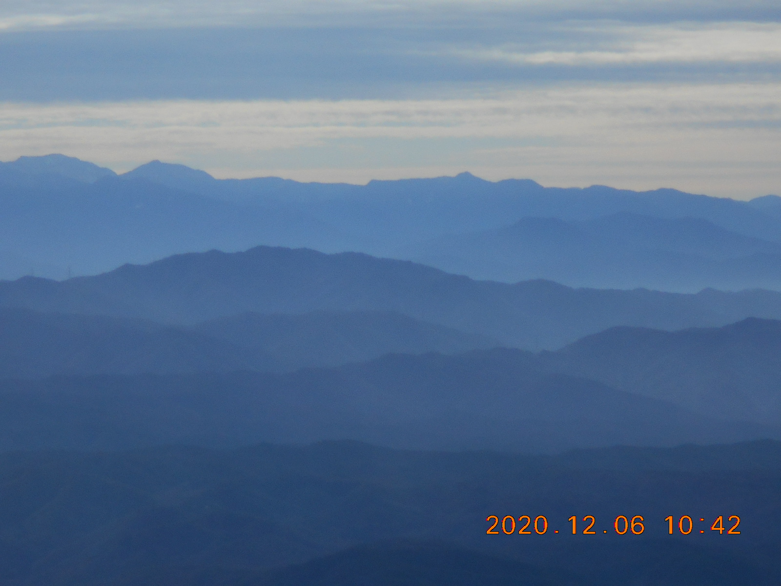 初冬の高ボッチ山 冬季通行止めになる直前の山歩き 360 の大展望をこんなに気軽に味わえるところは他にないのでは たかさんの鉢伏山 高ボッチ山 三峰山の活動データ Yamap ヤマップ