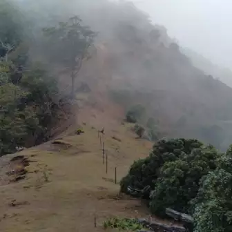石堂山・樋口山 痩せ尾根になります
