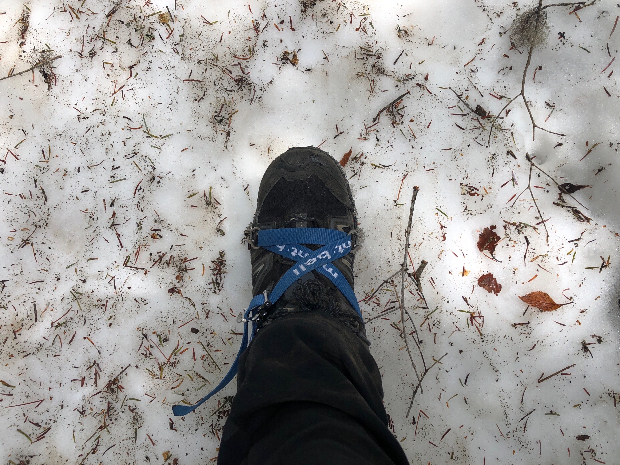 早目にアイゼン装着