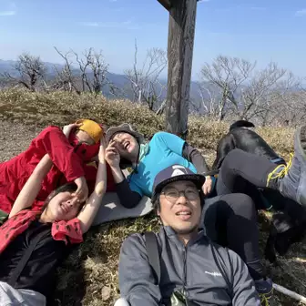 那岐山の山頂で自撮り棒パチリ。