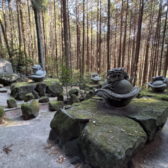 生駒山・神津嶽・大原山 喋りながらだとあっという間に今日の目的地❣️
龍神窟🐉