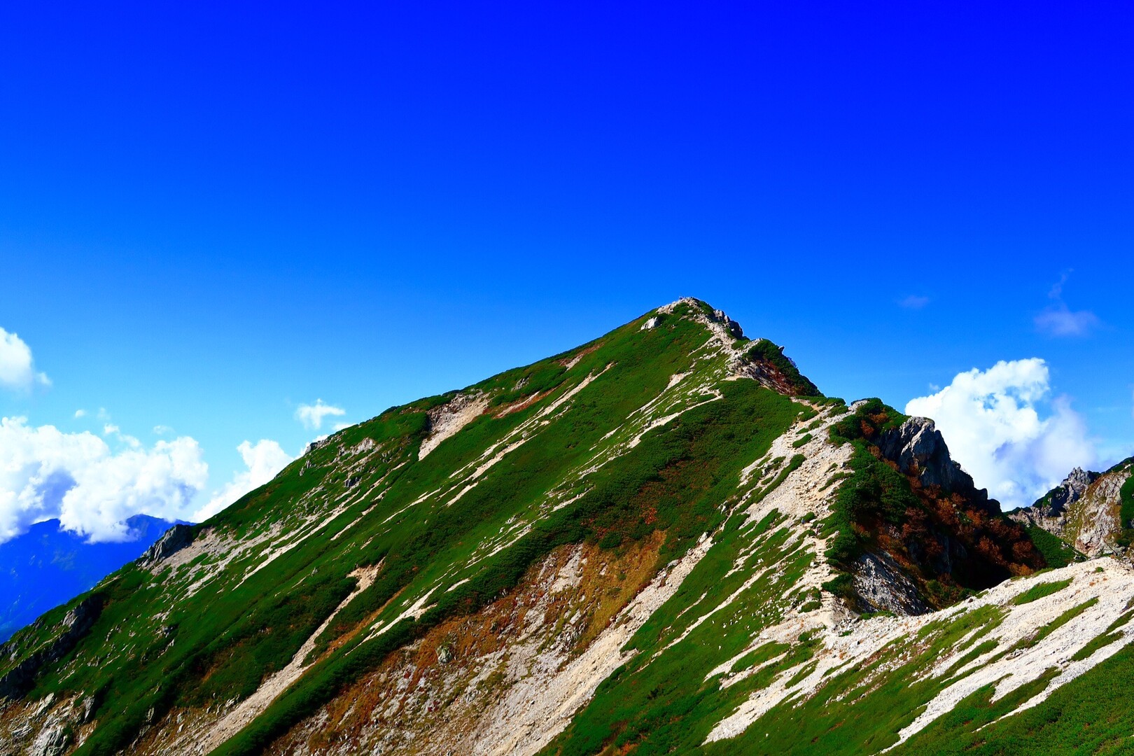 Ul Djedi Dcf Event Dome 鹿島槍ヶ岳 五竜岳 五龍岳 唐松岳の写真8枚目 小屋前から唐松岳へのトレイル Yamap ヤマップ