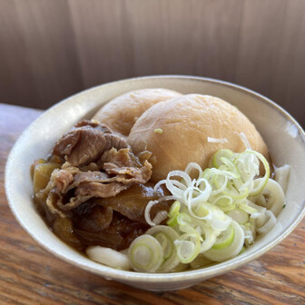 三俣山荘で昼食。山スキうどん。
1,800円だったかな。