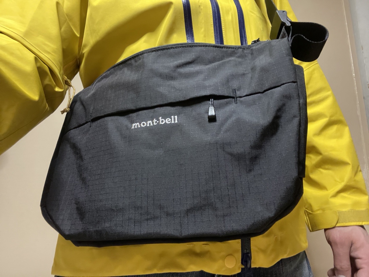 mont-bell ベルニナフラップショルダーL 黒　ブラック mont-bell 新品 モンベル ベルニナフラップショルダー バッグ M