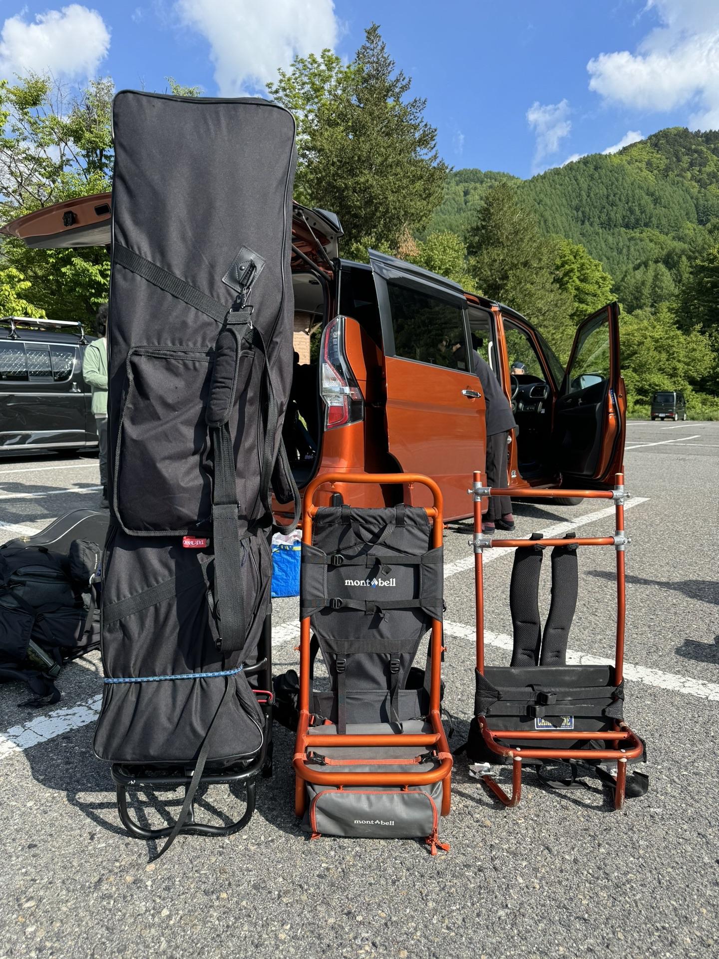 今日の背負子。
左からタトンカ、モンベル、エバニュー。