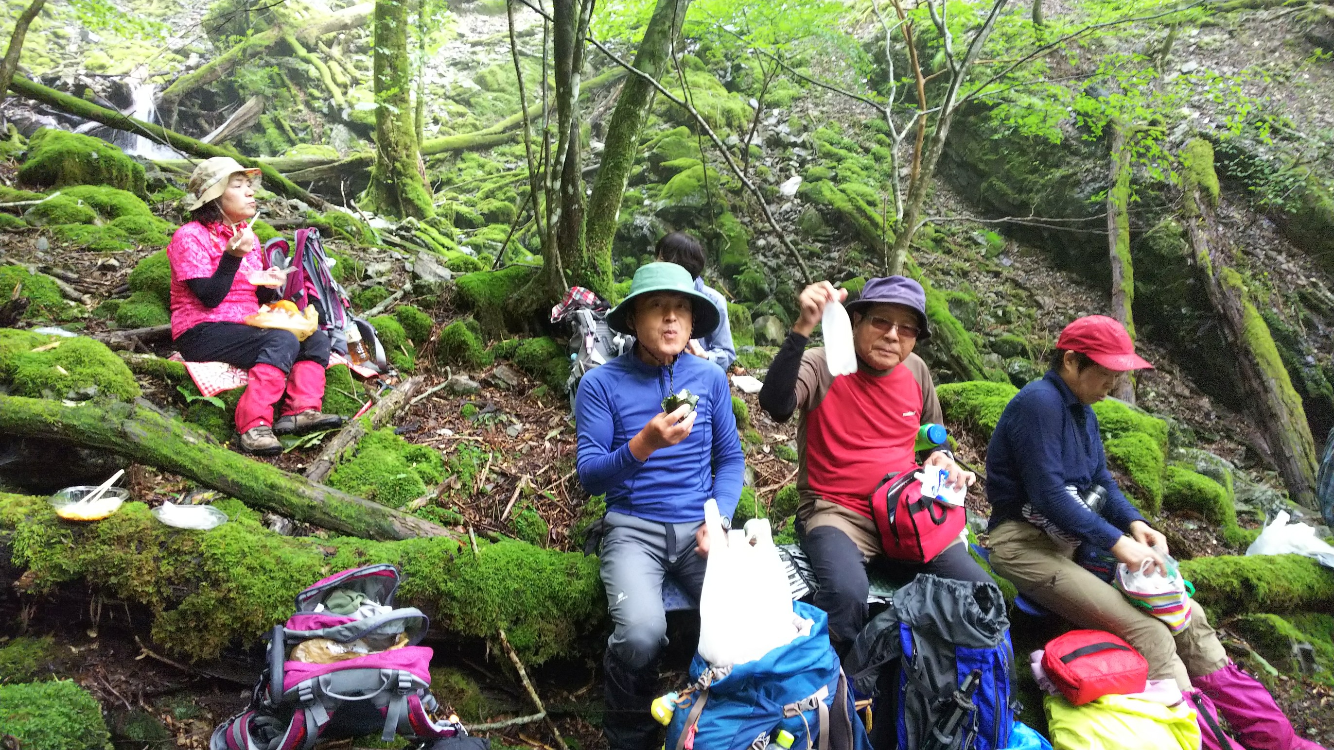 イタゴヤ谷 烏帽子岳 19 08 11 馬しゃんさんの国見岳 熊本県 宮崎県 烏帽子岳の活動日記 Yamap ヤマップ