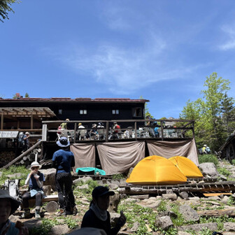 高見石小屋で休憩