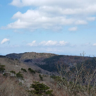 霊山 東物見岩から遠くに
蔵王山？
