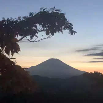 三角山 付近で富士山が見えたので撮影