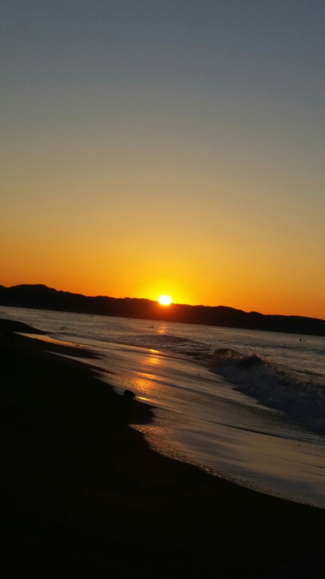 今日はふらりと地元散策 第15弾 2019年 明けましておめでとうございますの初日の出 江ノ電 鎌倉高校前駅付近の海にて 44 みっちー さんの鎌倉市の活動日記 Yamap ヤマップ