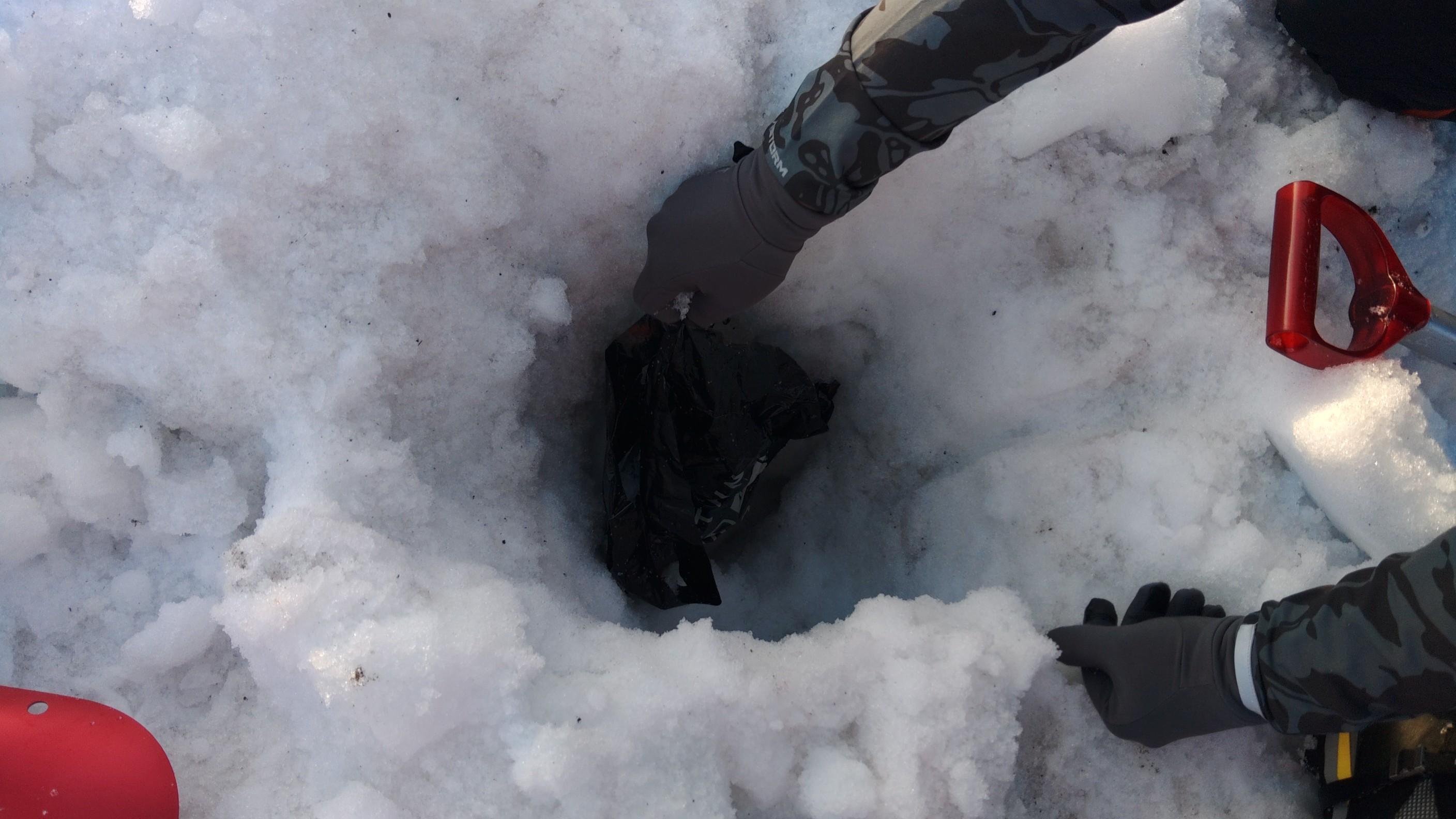 ビーコンとゾンデ 雪崩対策の必須装備！『雪山三種の神器』とは？ | YAMA HACK