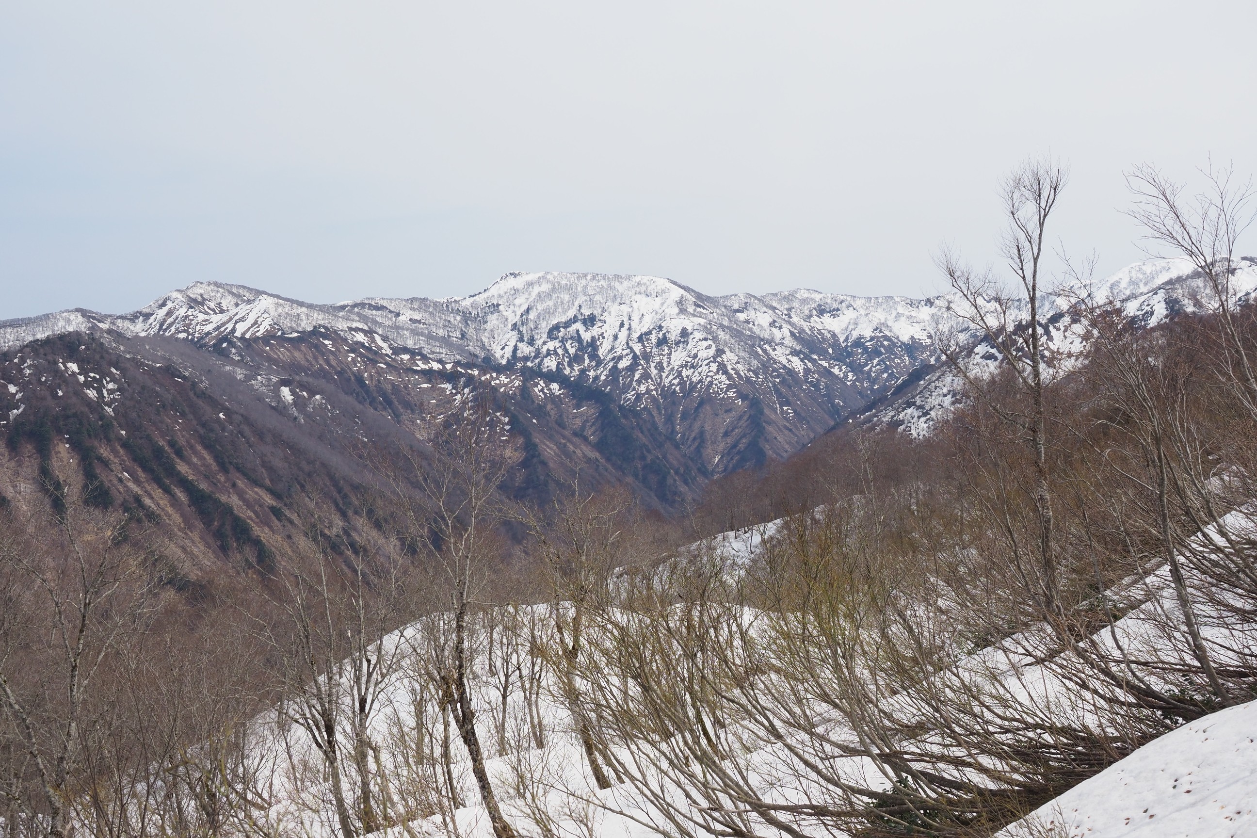 木六山・銀次郎山 左銀太郎 中央五剣谷