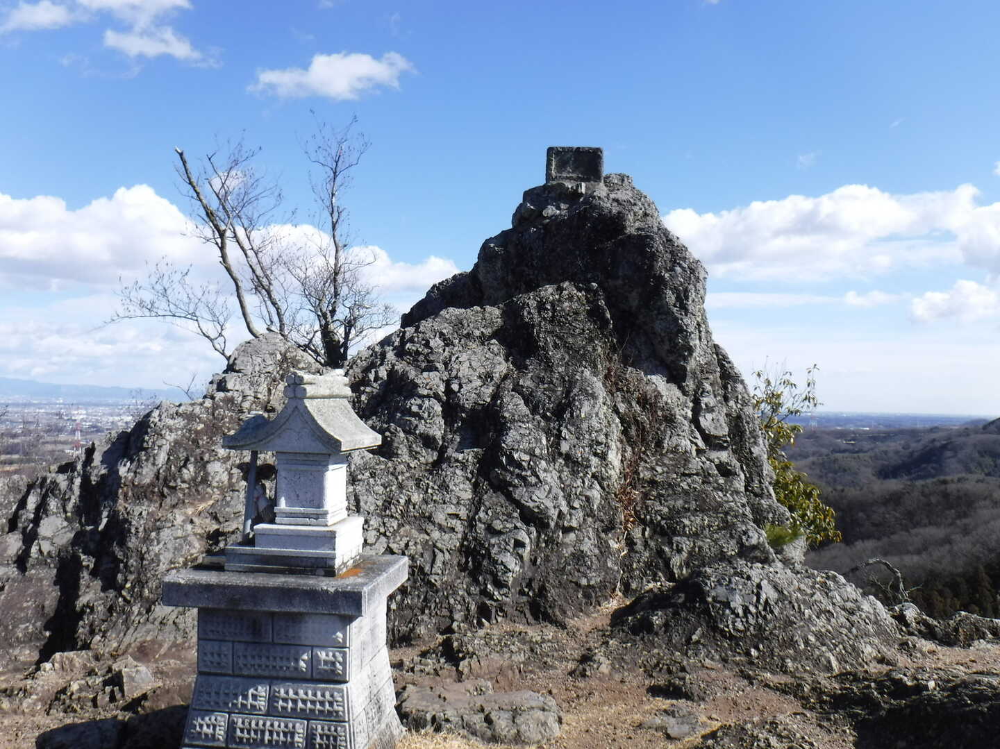 御嶽山(児玉郡神川町)と金鑚神社と / ひで5さんの藤岡市の 御嶽山(児玉郡神川町)と金鑚神社と / ひで5さんの藤岡市の
