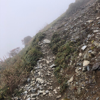 ガレ場､もう少しで池