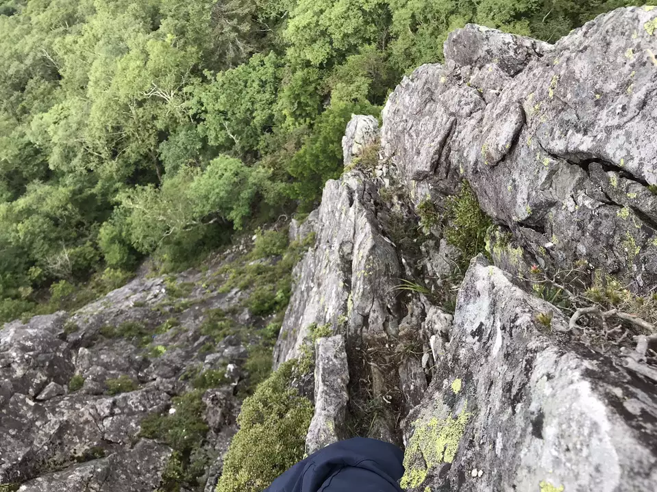 奥秩父 乾徳山 中央稜北方カンテ 第一岩稜 フリーソロ ryotaさんの乾徳山 黒金山の活動日記 yamap ヤマップ