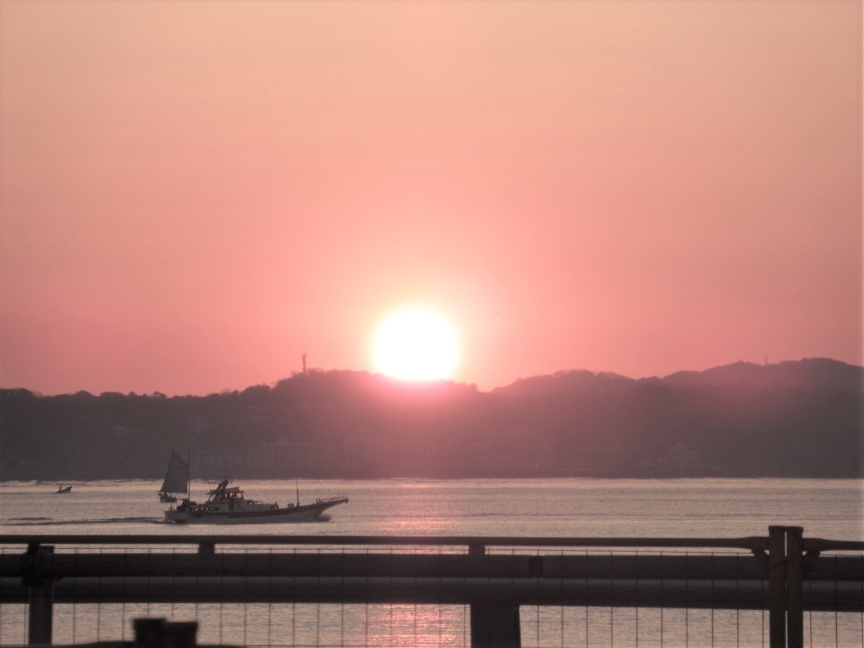 江ノ島から薄赤く染まった富士山 丸ビルから日の入りと夜景 Ryuyuさんの江の島の活動日記 Yamap ヤマップ