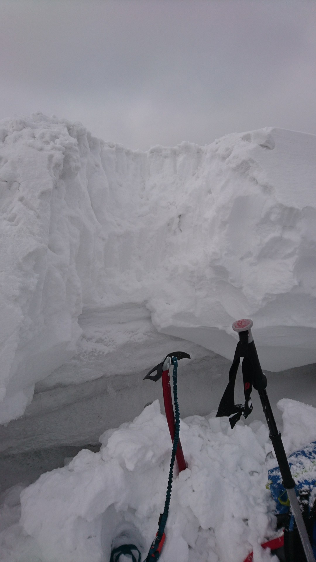 こわい雪庇の上からパチリパチリ しんちゃんさんの羽山 羽黒山 月山の活動日記 Yamap ヤマップ