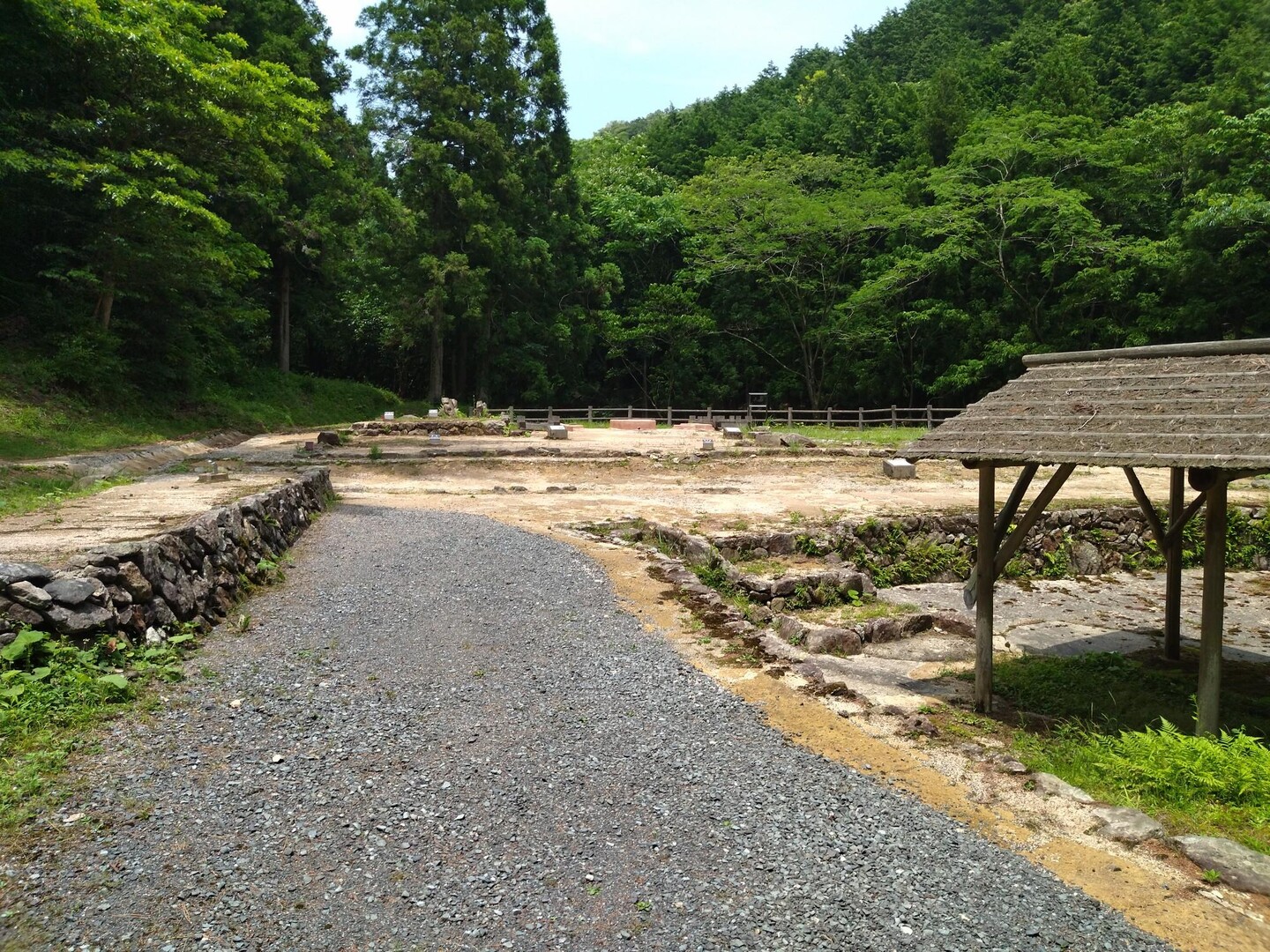 大板山たたら製鉄遺跡からの大葉山・高岳・三ヶ岳登山 / やのぴーさんの紫雲山・嶽山の活動データ YAMAP / ヤマップ