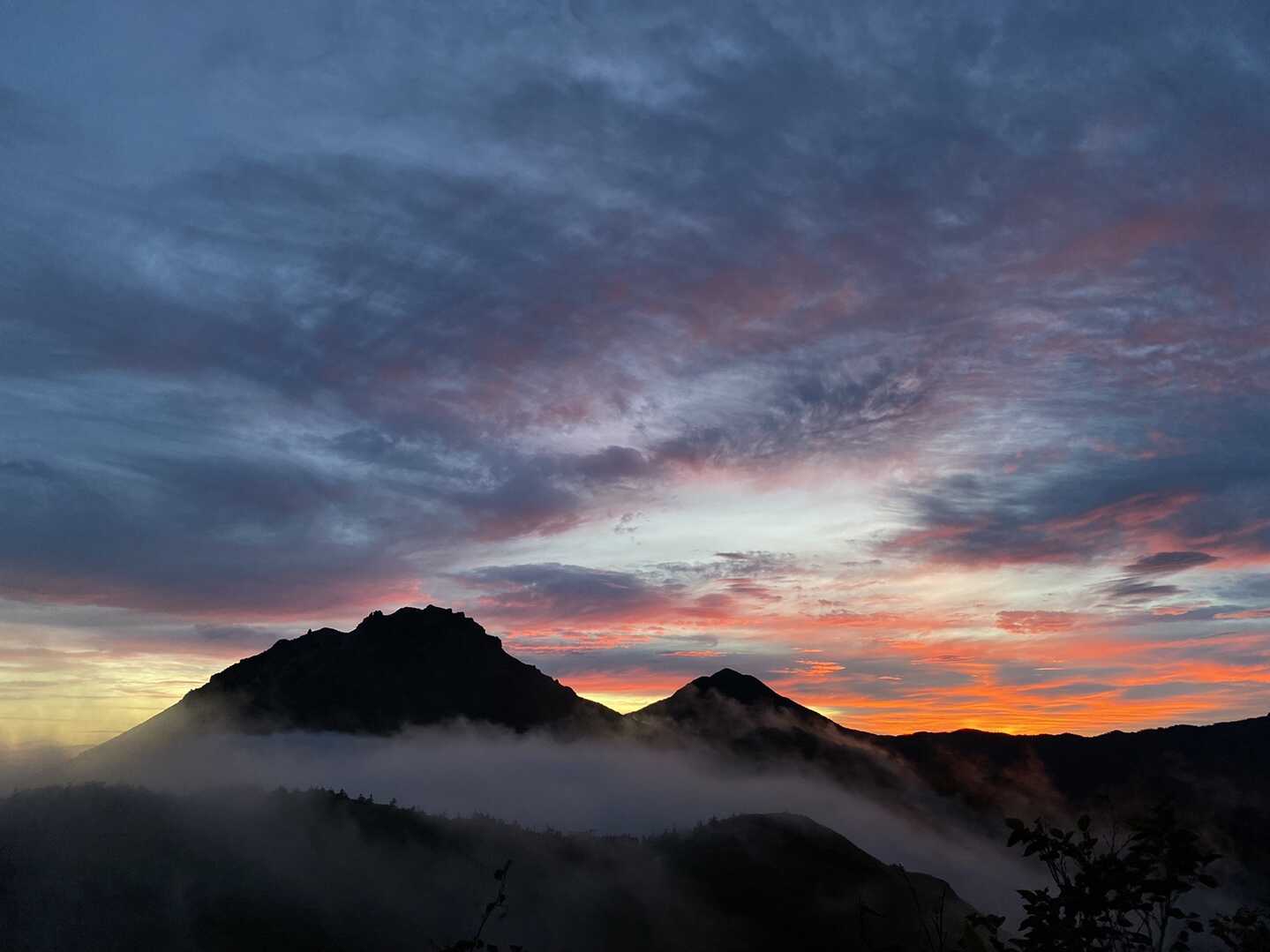 頸城山塊・妙高山〜雨飾山縦走 / すずめ旅行社さんの雨飾山・大 頸城山塊・妙高山〜雨飾山縦走 / すずめ旅行社さんの雨飾山・大