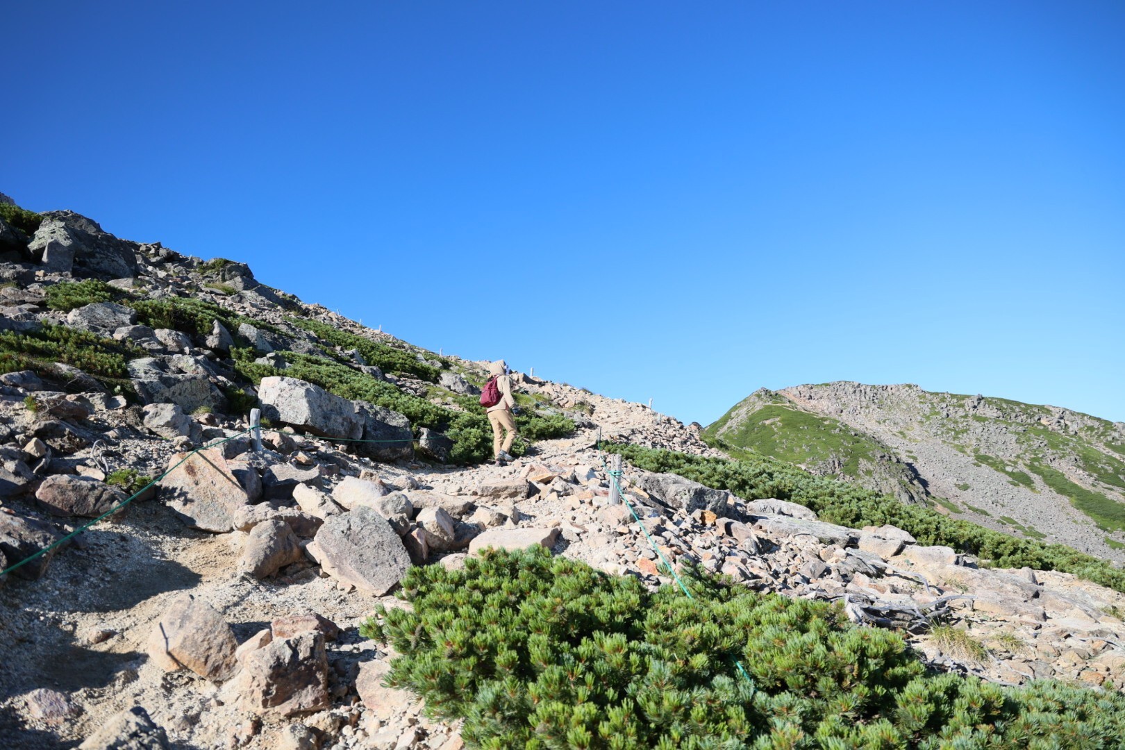 富士見岳 朝日岳 蚕玉岳 乗鞍岳 剣ヶ峰 乗鞍岳の写真9枚目 富士見岳の登山道 空気が薄いので高山病に Yamap ヤマップ