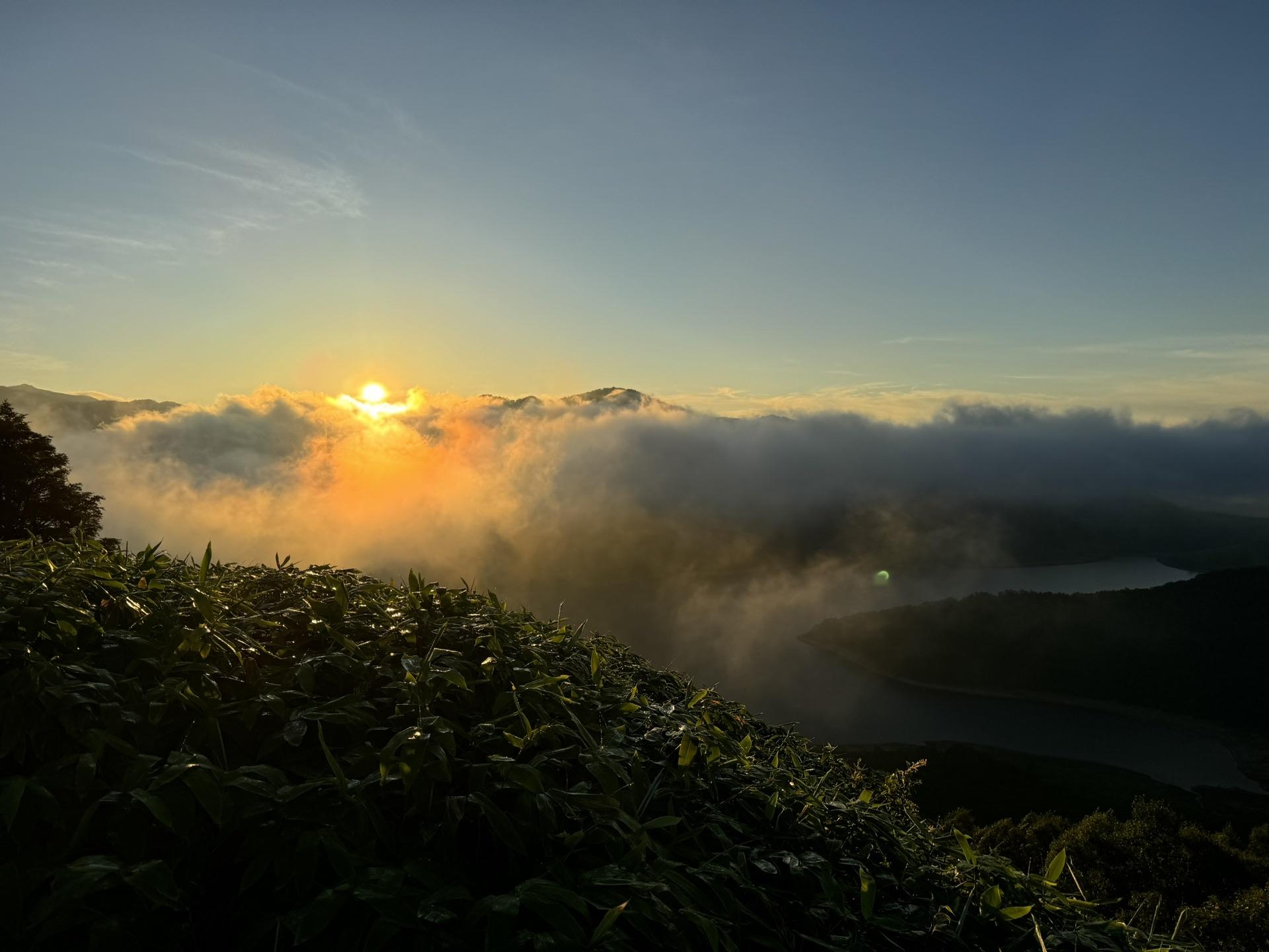 山と雲と太陽