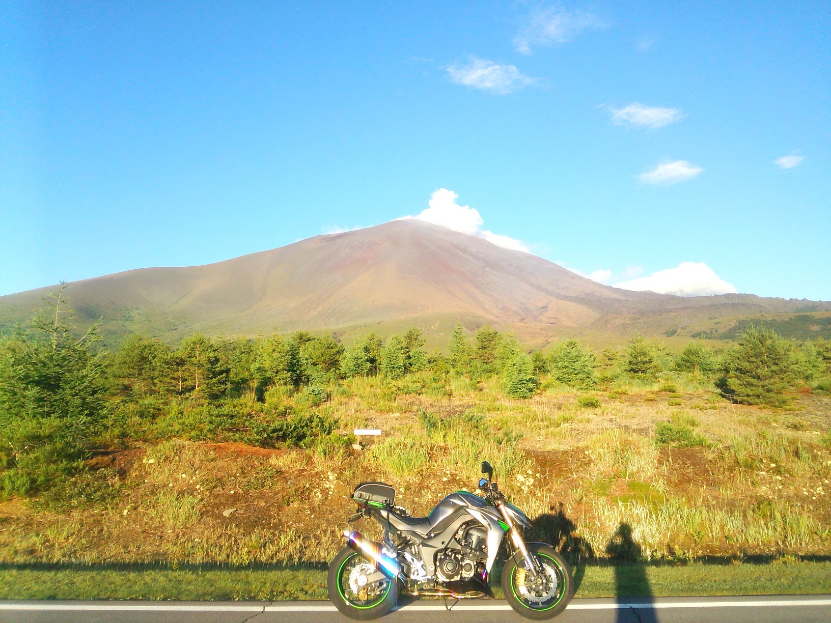 スペインの光と影,檜山健三「白い村」P40号油彩,青い空,赤い屋根のスぺイン風景 赤城山で湖畔周回しつつ紅葉を愛でる🍁黒檜山(副題:レッドサンズ