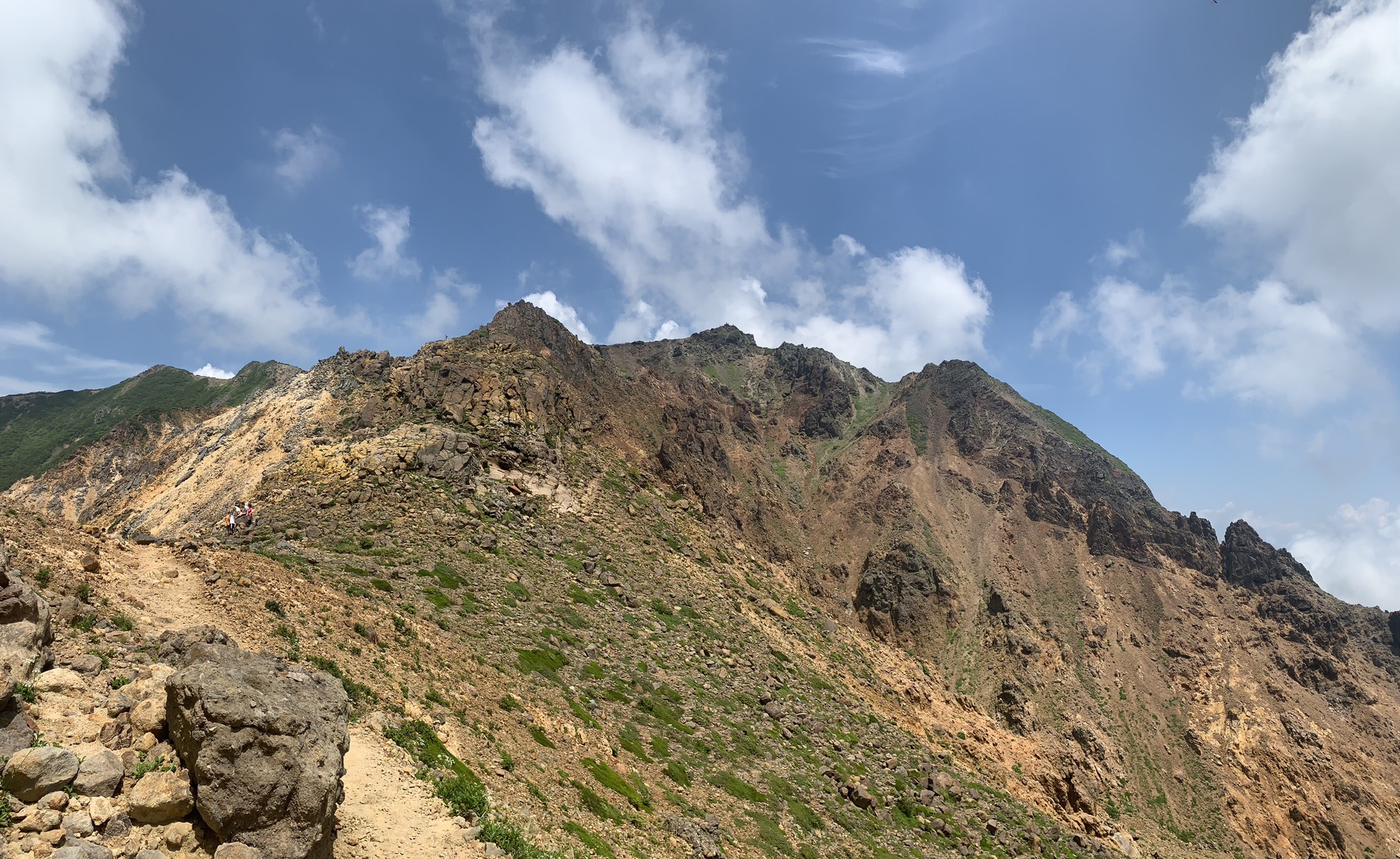 那須岳 稜線歩き を堪能 那須ロープウェイ 茶臼岳 朝日岳 三本槍岳 ピストン 那須湯本温泉 小鹿の湯 Otouさんの茶臼岳 那須岳 三本槍岳 赤面山の活動日記 Yamap ヤマップ