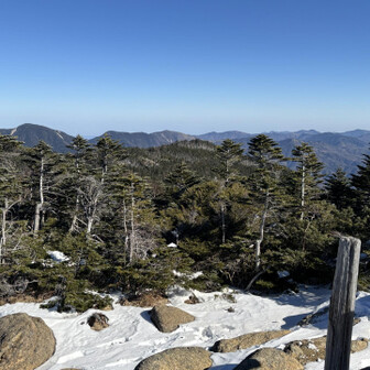 北奥千丈ケ岳より。甲武信から雲取までばっちり見える。