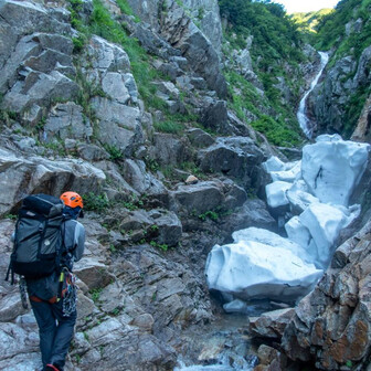 野川五貫沢ガッコ沢 / 葛見さわさんの大朝日岳・朝日連峰・祝瓶山の