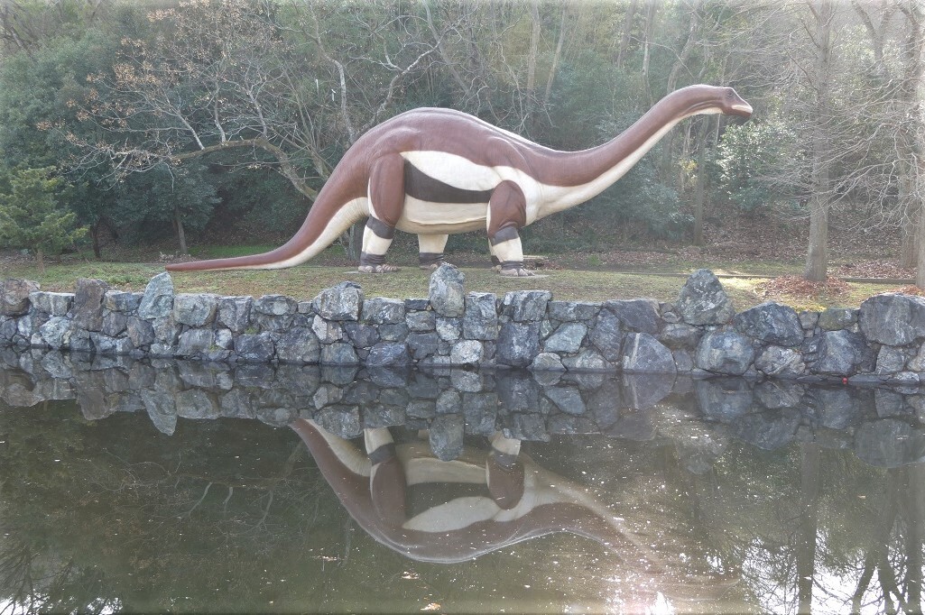 笠岡満喫 道通神社 御嶽山 カブトガニ博物館 笠岡ベイファーム 毛野無羅山 青佐山 御嶽山 岡山県笠岡市 の写真7枚目 07恐竜公園森林ゾーン アパトサウルス Yamap ヤマップ