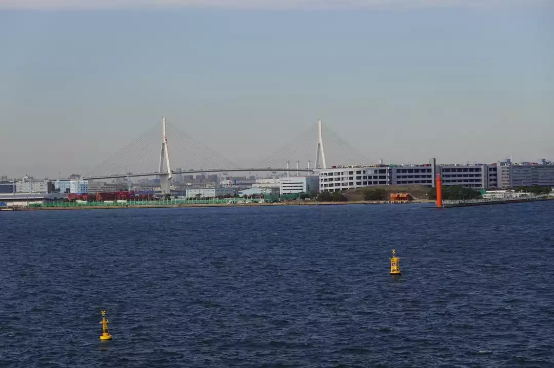 横浜港 埠頭を歩く(山下公園 ~ 横浜港シンボルタワー 横浜港 埠頭を歩く(山下公園 ~ 横浜港シンボルタワー