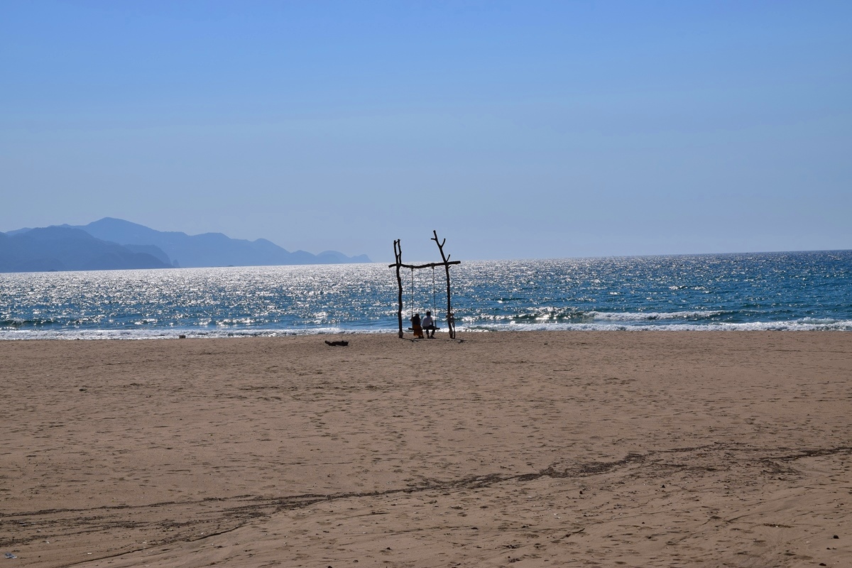 夕日ヶ浦のインスタ映えスポット
愛をささやいているのかな？
そういえば最近小言はつぶやいても、愛はささやかないな～(ーー;)