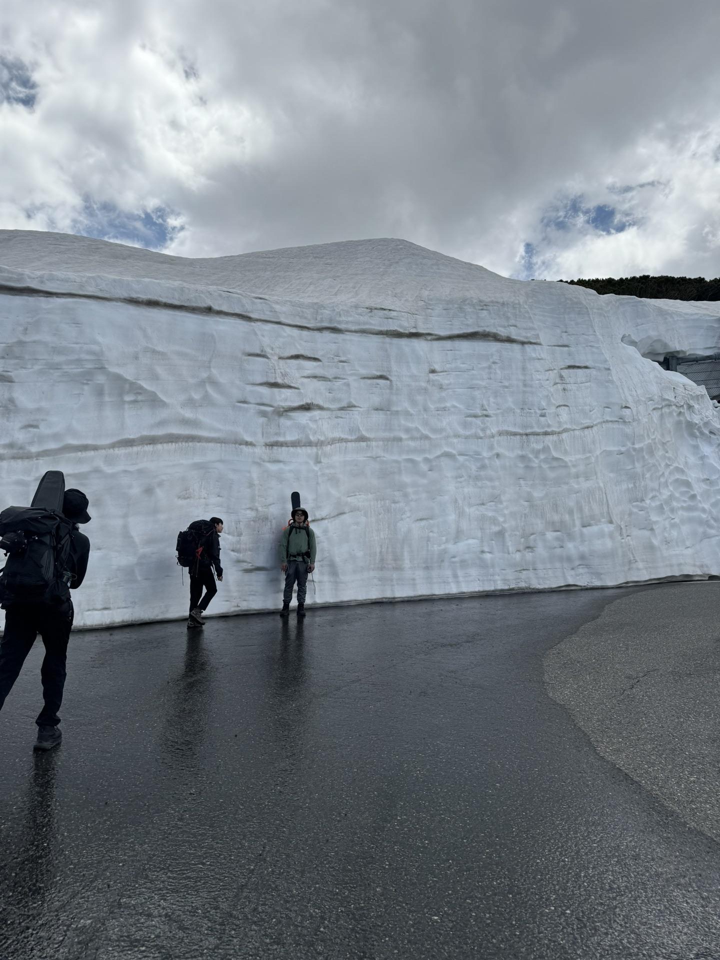 さらに高い雪壁が…！
