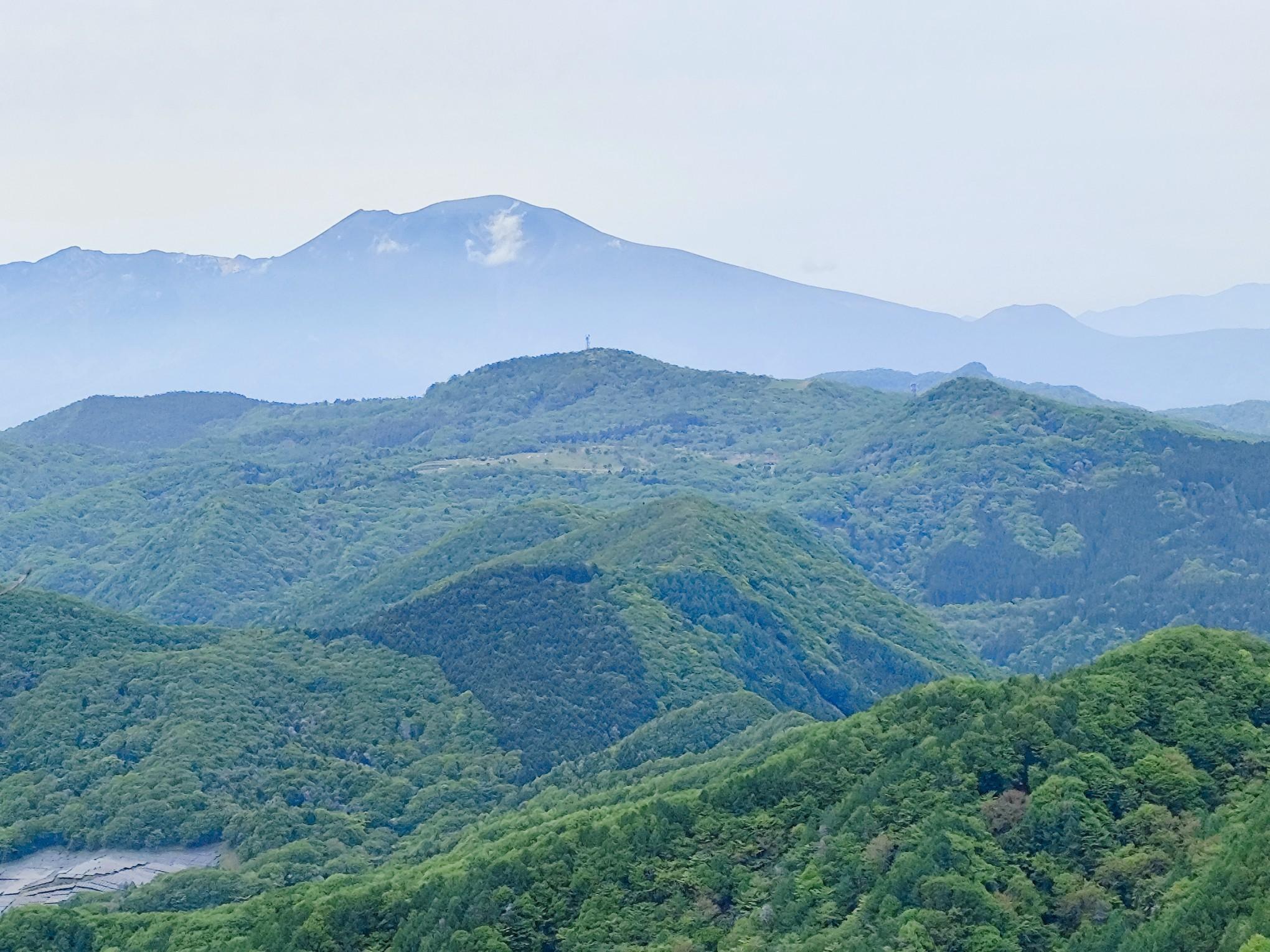 岩絵具　御嶽山　縦57cm  横50cm 岩絵具 御嶽山 縦57cm 横50cm 岩絵具 御嶽山 縦57cm 横50cm 岩絵具