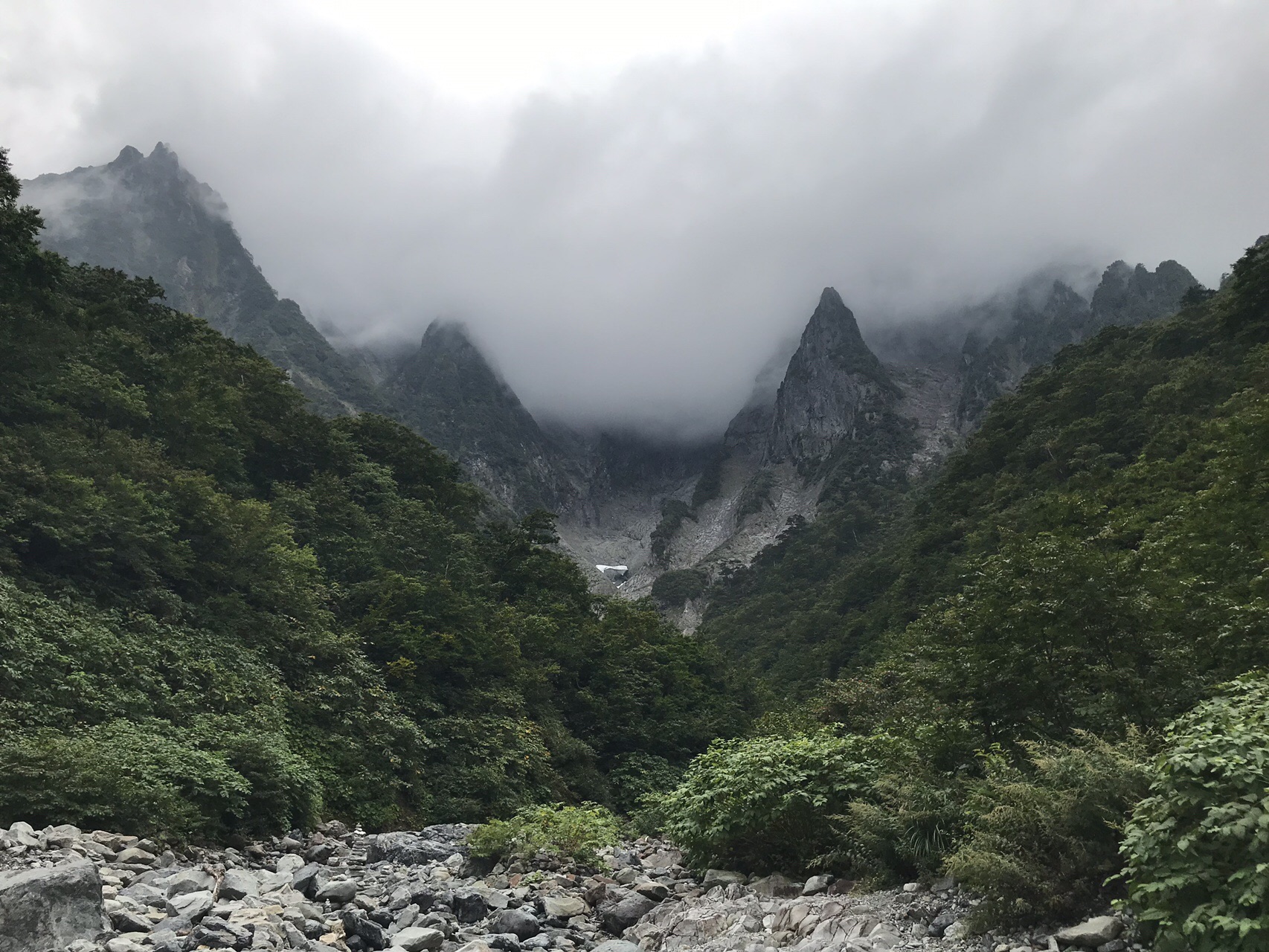谷川岳 一ノ倉沢からの岩壁を眺めに Haruさんの谷川岳 七ツ小屋山 大源太山の活動データ Yamap ヤマップ