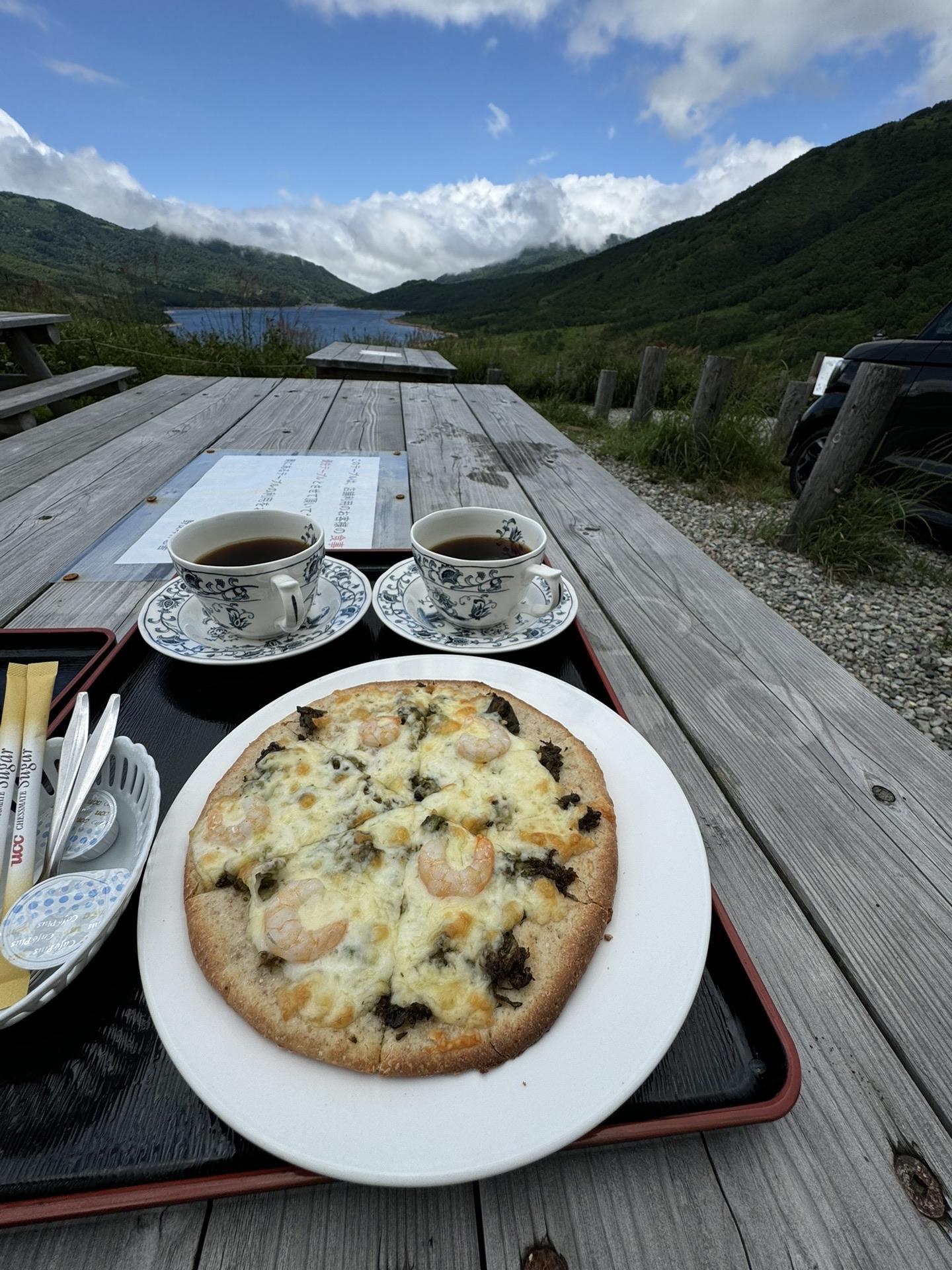 風が少しありましたが外でピザ🍕食べました！