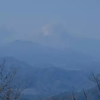 富士山に雲？ではなく野焼きの煙。丁度この日は東富士演習場の野焼きをしていました。