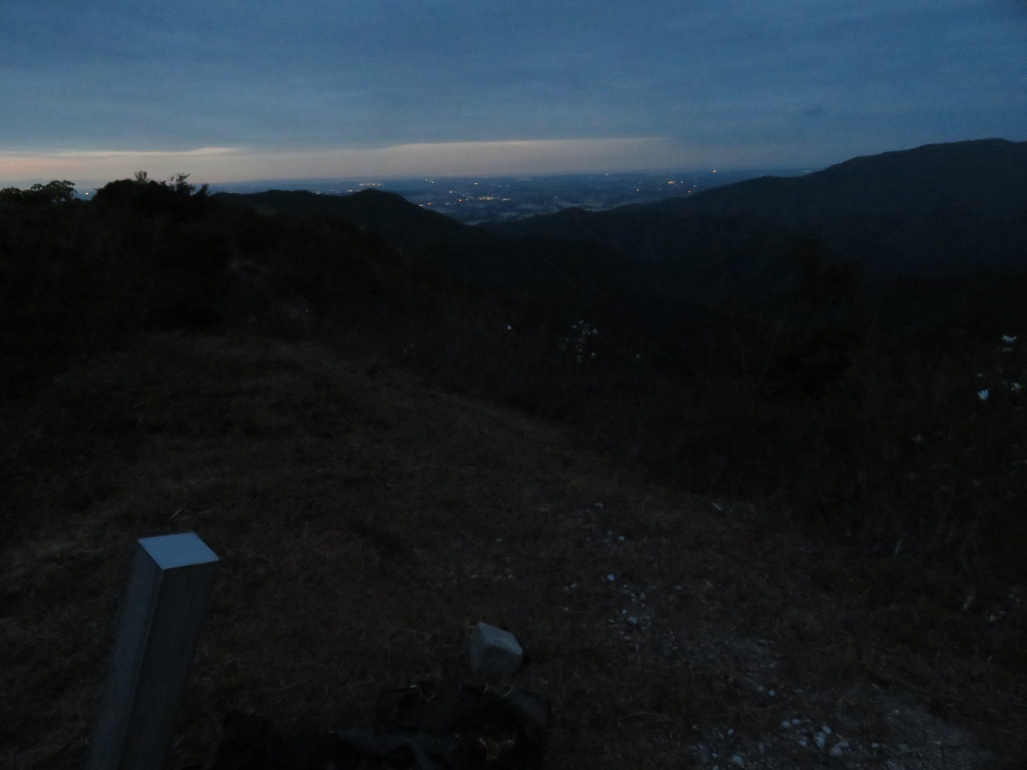 木六山・銀次郎山 毛石山着
この少しあとヘッドランプ装着