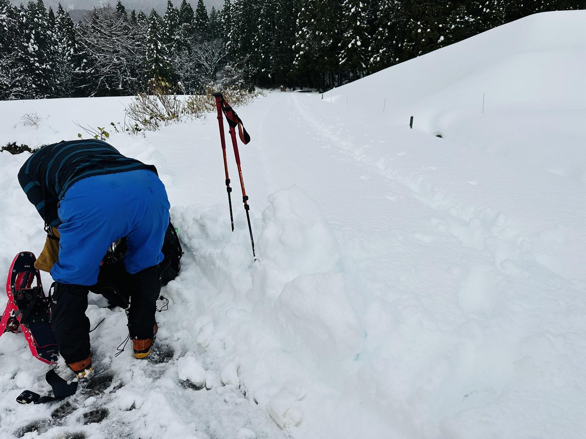 医王山・白兀山・箱屋谷山 すぐにスノーシューに履き替えて