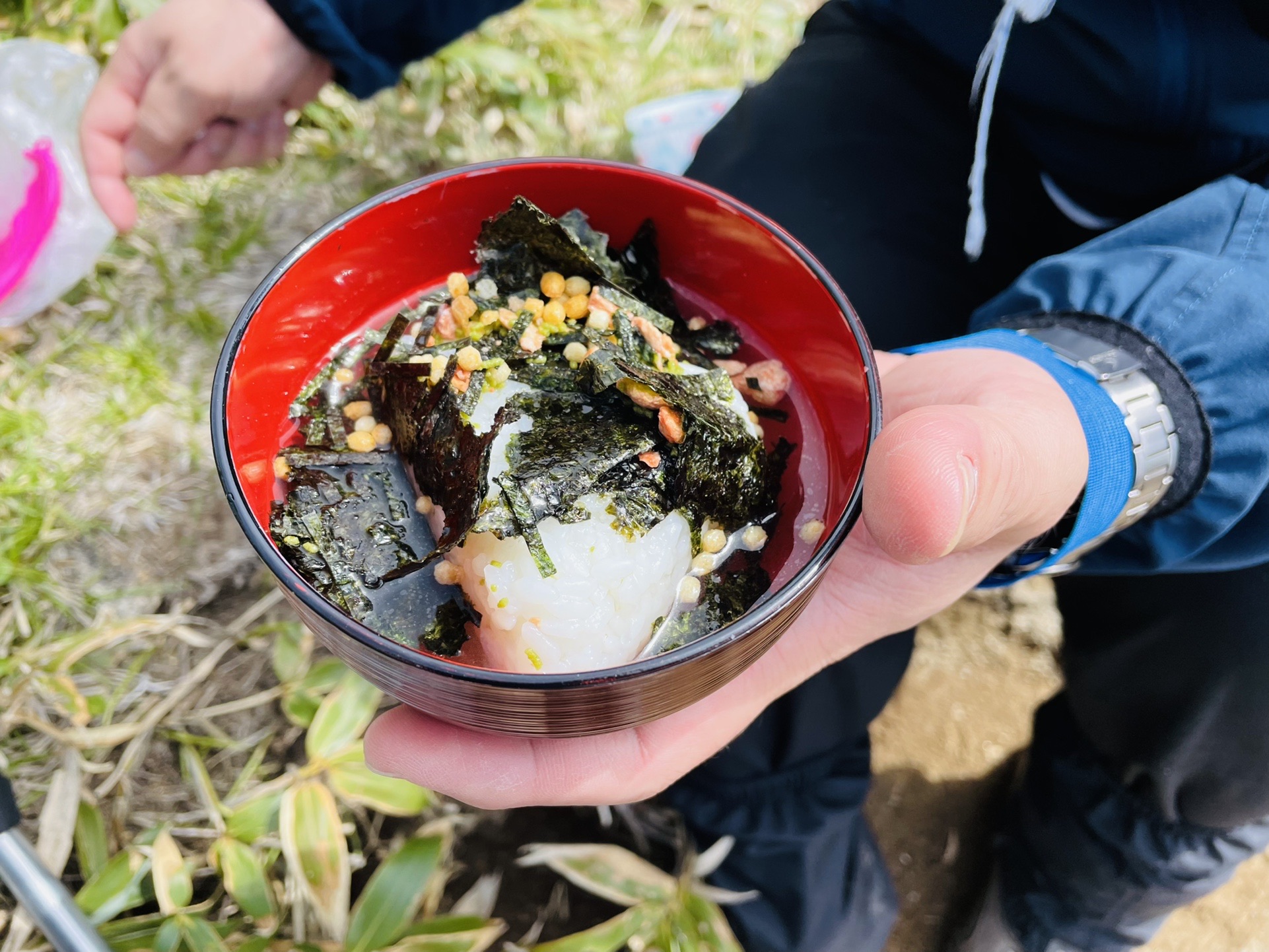 タモギ小屋で汲んだ水でタモ茶漬け😋
