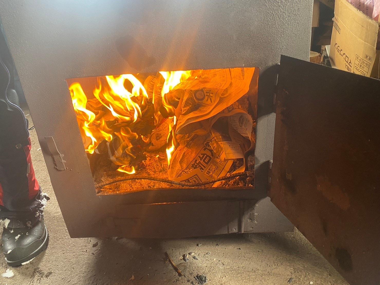 医王山・白兀山・箱屋谷山 薪ストーブに火をつけた🔥