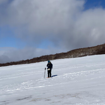 四阿山・根子岳 トレースがないところ歩きたくなる
