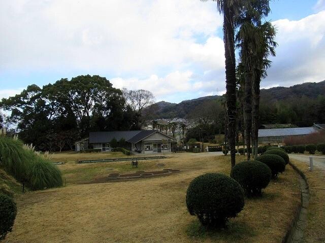 大阪公立大学附属植物園 / 枚方市の写真4枚目 / 植物園出入口の事務所方面 YAMAP / ヤマップ