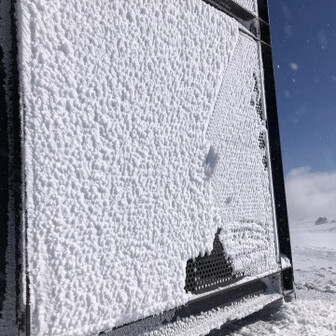 霧ヶ峰・車山・大笹峰 気象台の壁