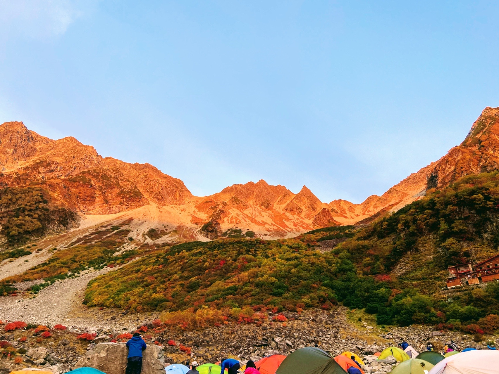紅葉の涸沢カールそしてモルゲンロート 10 02 Yutaさんの槍ヶ岳 穂高岳 上高地の活動データ Yamap ヤマップ
