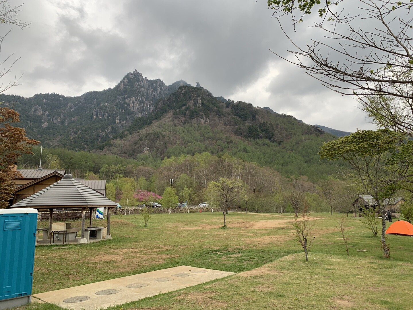 自然 キャンプ みず 公園 がき 場 山